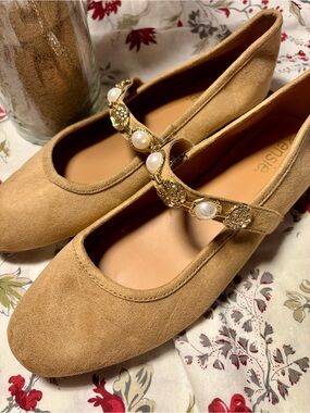 Women's Tan Faux Suede Mary Jane Flats with Decorative Gold & Pearl Strap Sz 7.5